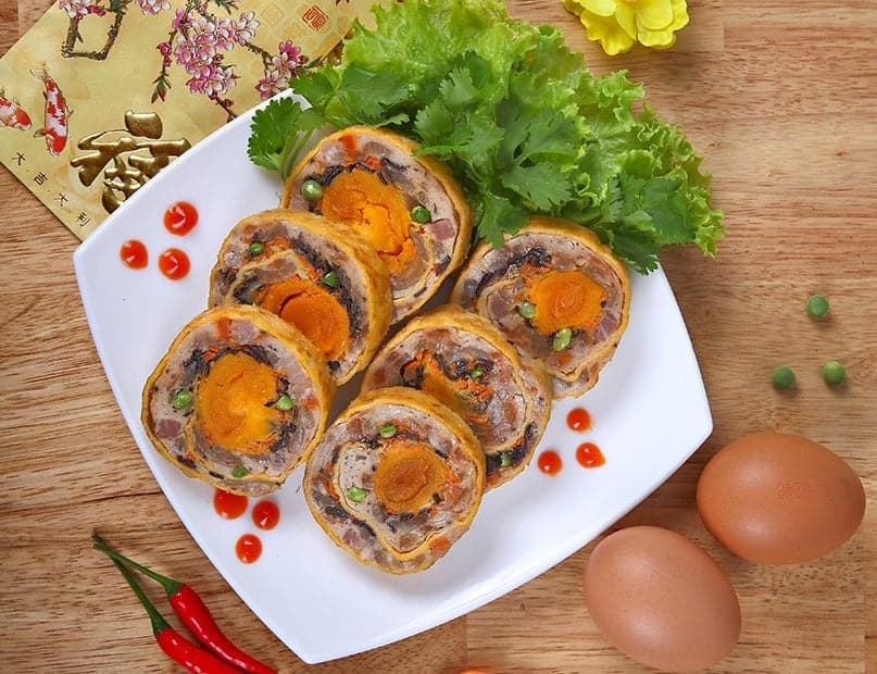 Từng cuộn chả cá bắt mát, đẹp mắt