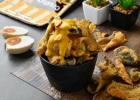 Snack da cá hồi chiên giòn bùi béo, giàu dinh dưỡng chiêu đãi gia đình