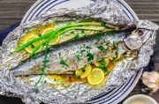 Cách làm cá thu nướng kiểu Địa Trung Hải tươi mát cực lạ miệng